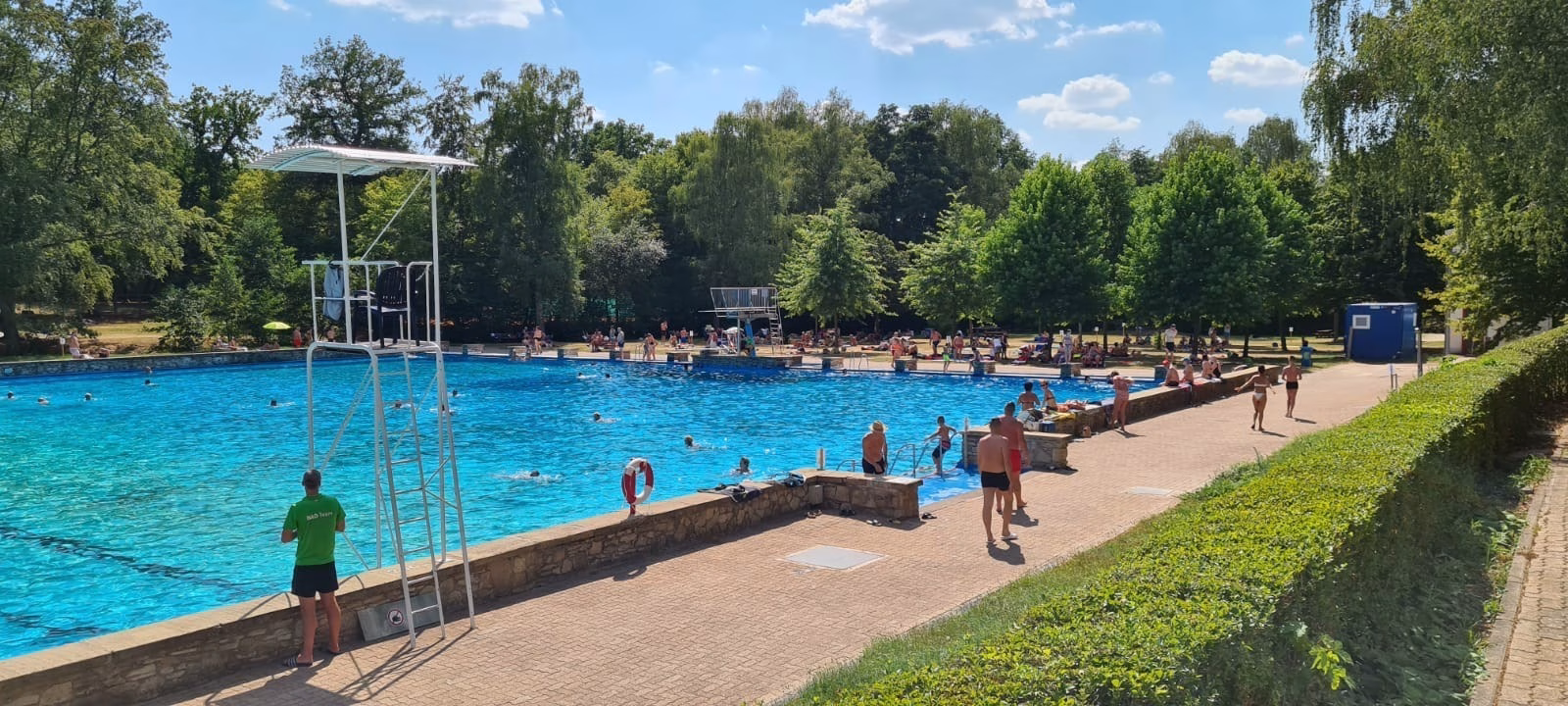 Saisonstart Freibad En Im Freibad Ensdorf am 26. Mai 2022: Badekran, Badehügel, Badekneipp