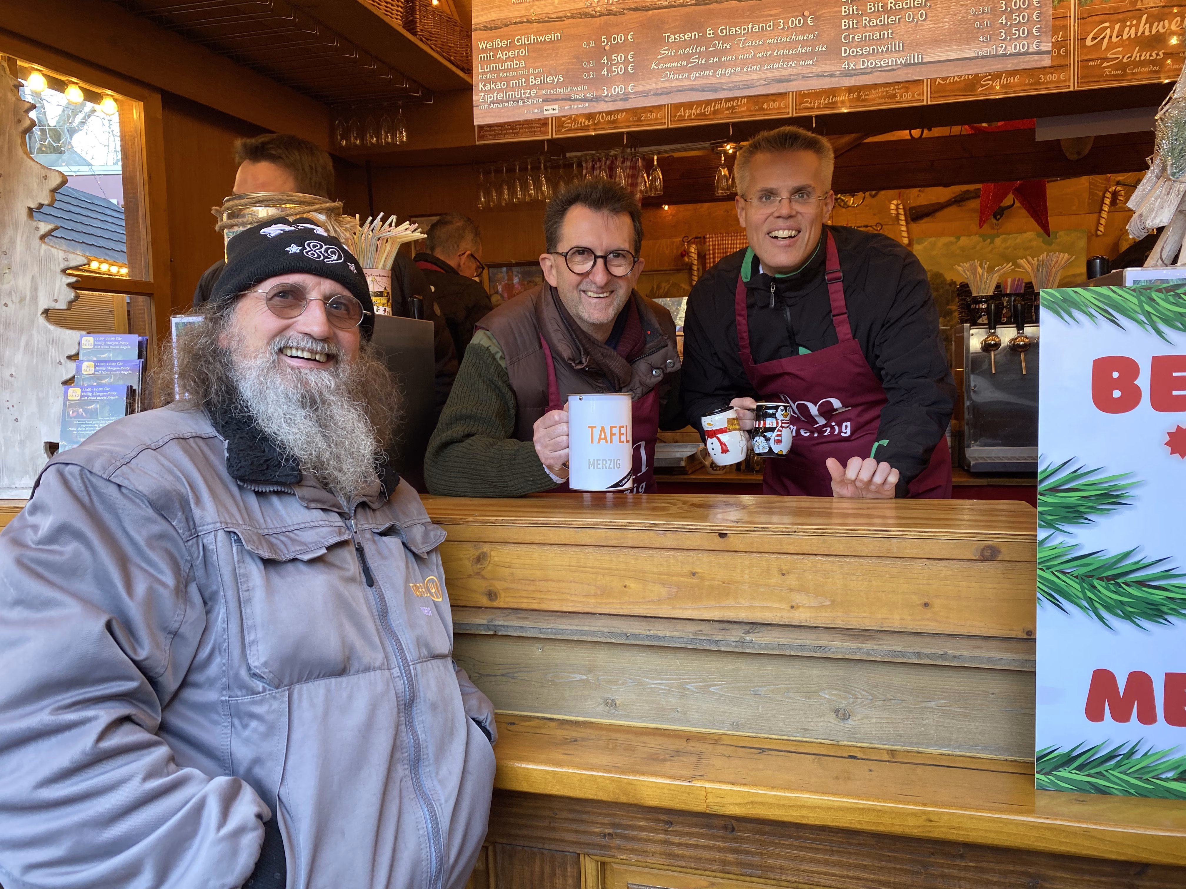 Glühweinverkauf für die Merziger Tafel - Glühweinverkauf für die Merziger Tafel