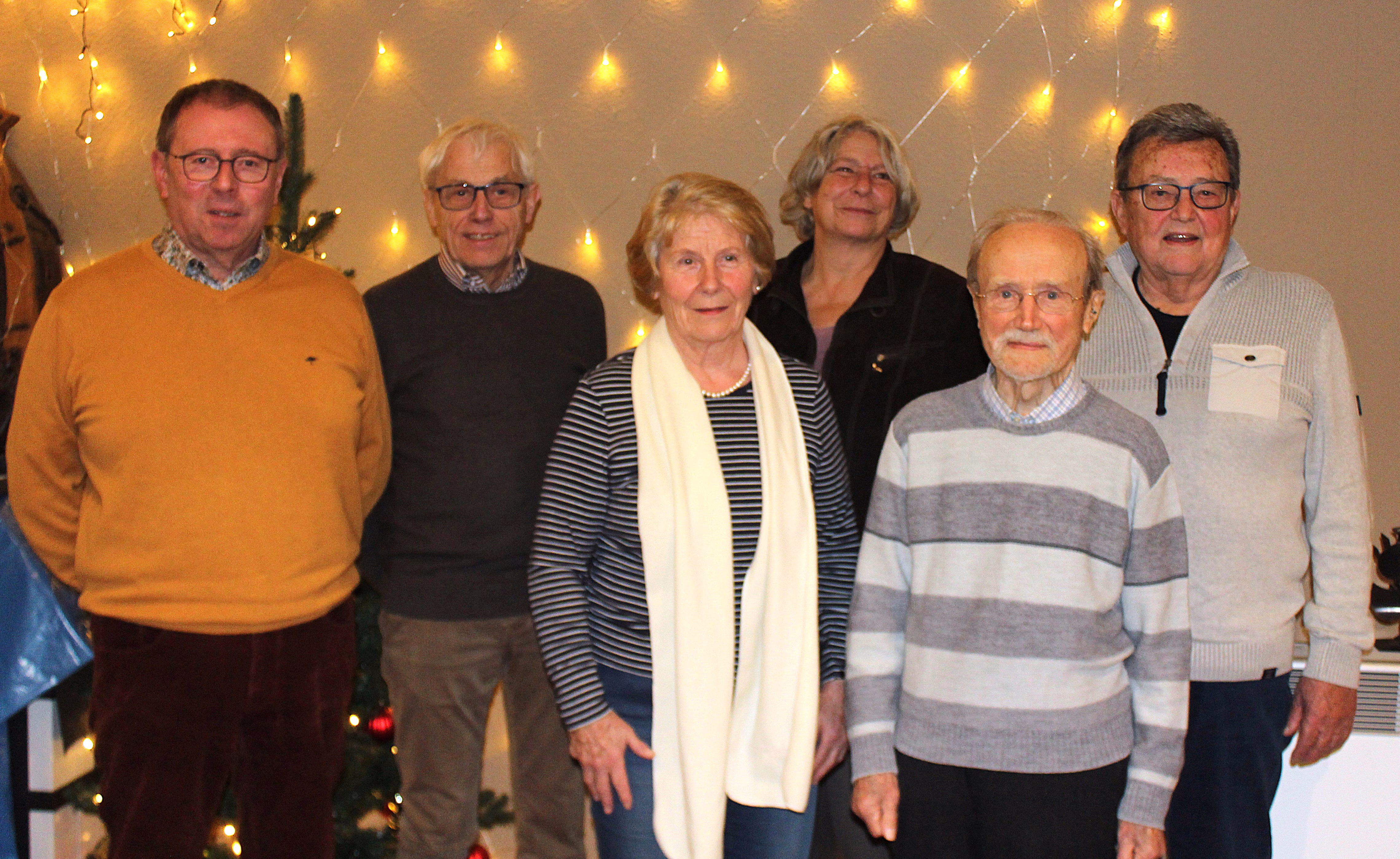 Die Verfasser (v.l.n.r.): Ralf Obertreis, Norbert Müller-Adams, Rita Fritz, Cornelia Rohe, Josef Thönes, Klaus Puhl Buchvorstellung Mundart
